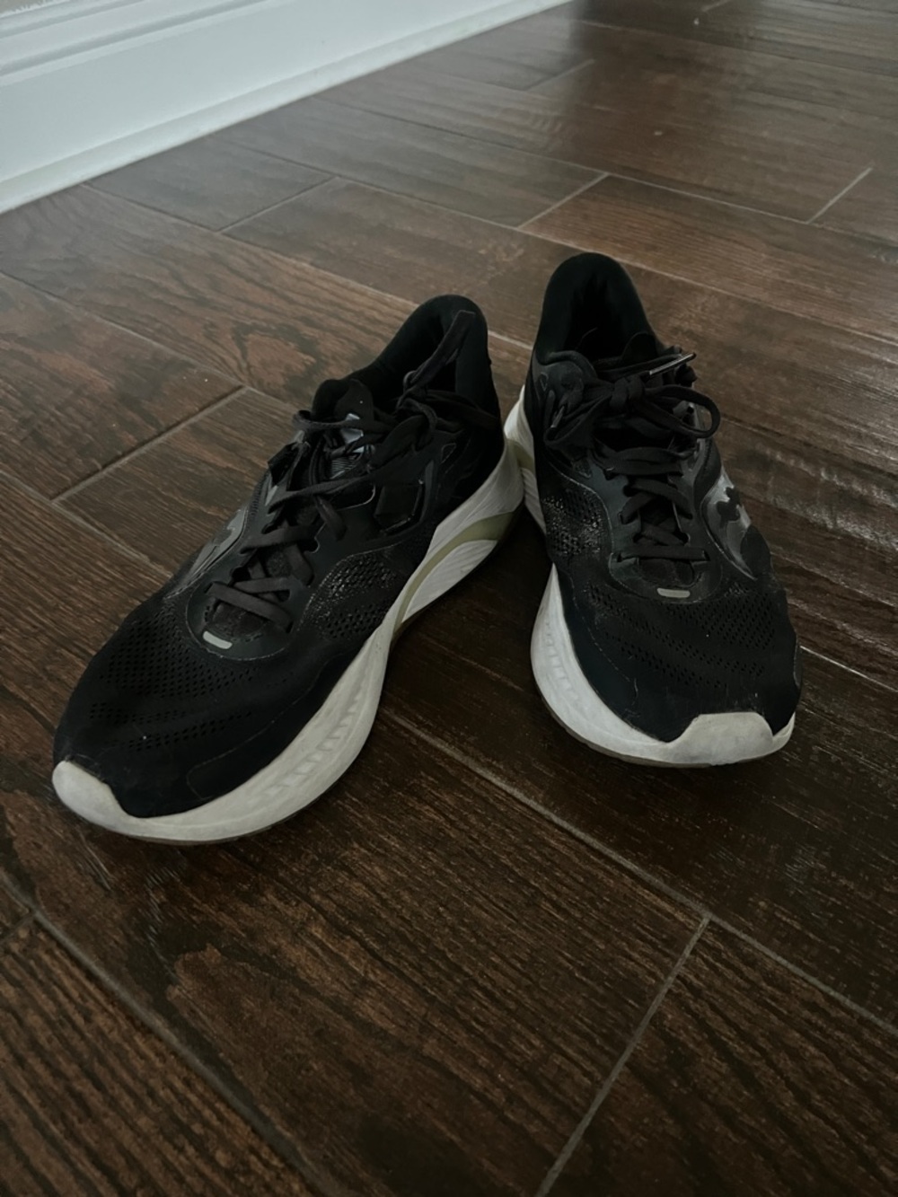 Saucony Black and White Men's Athletic Running Shoes